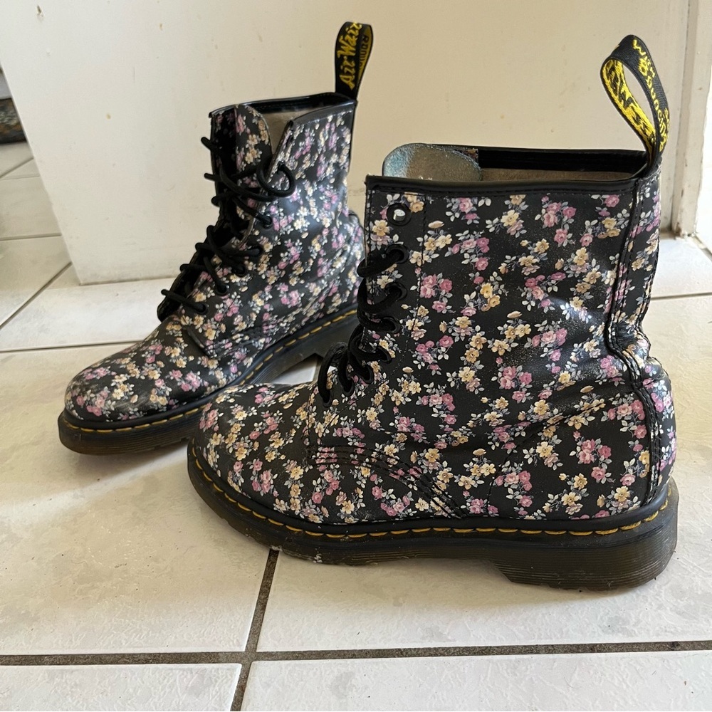 Dr Martens 1460 Pascal Mini Tydee Black Leather Floral Rare Boots Size Uk 6 US 8 - Picture 2 of 8